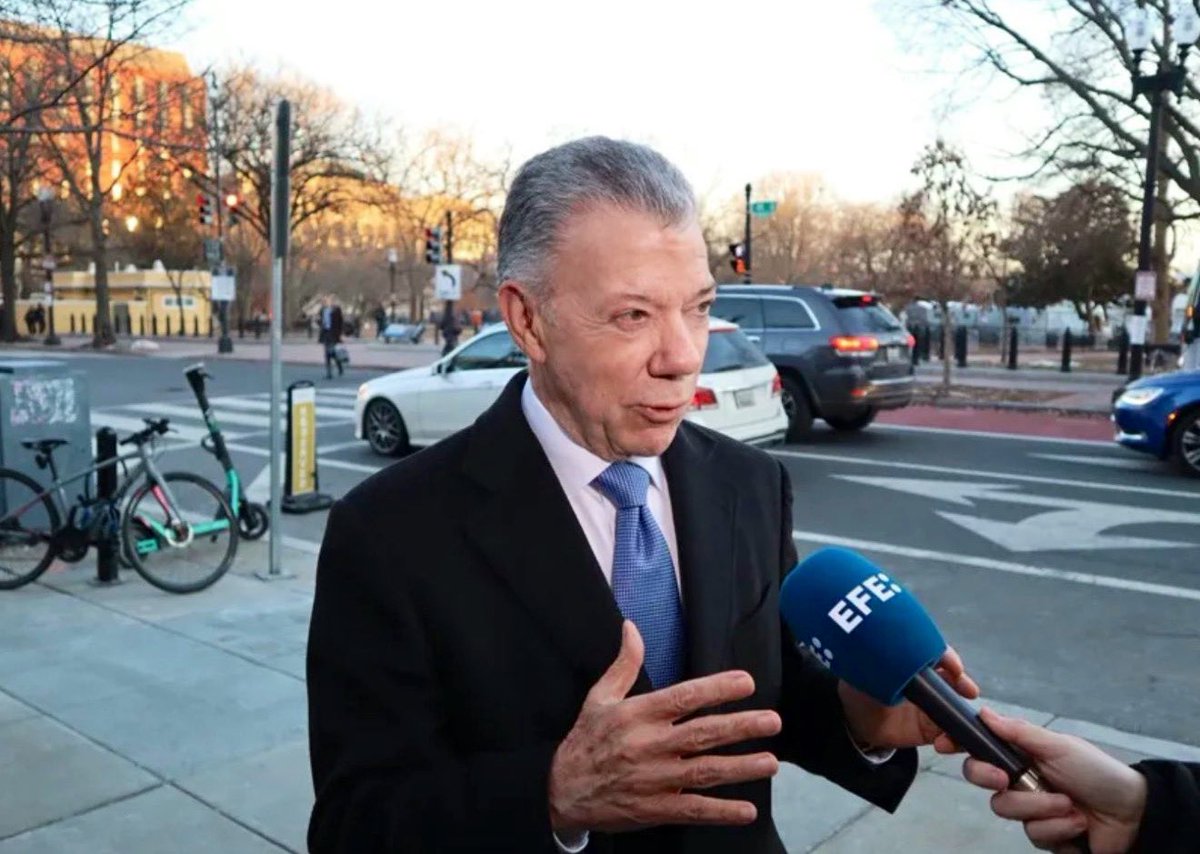 Colombia colapsó el día que este pedazo de "mierda" tomó el control.  
Punto.