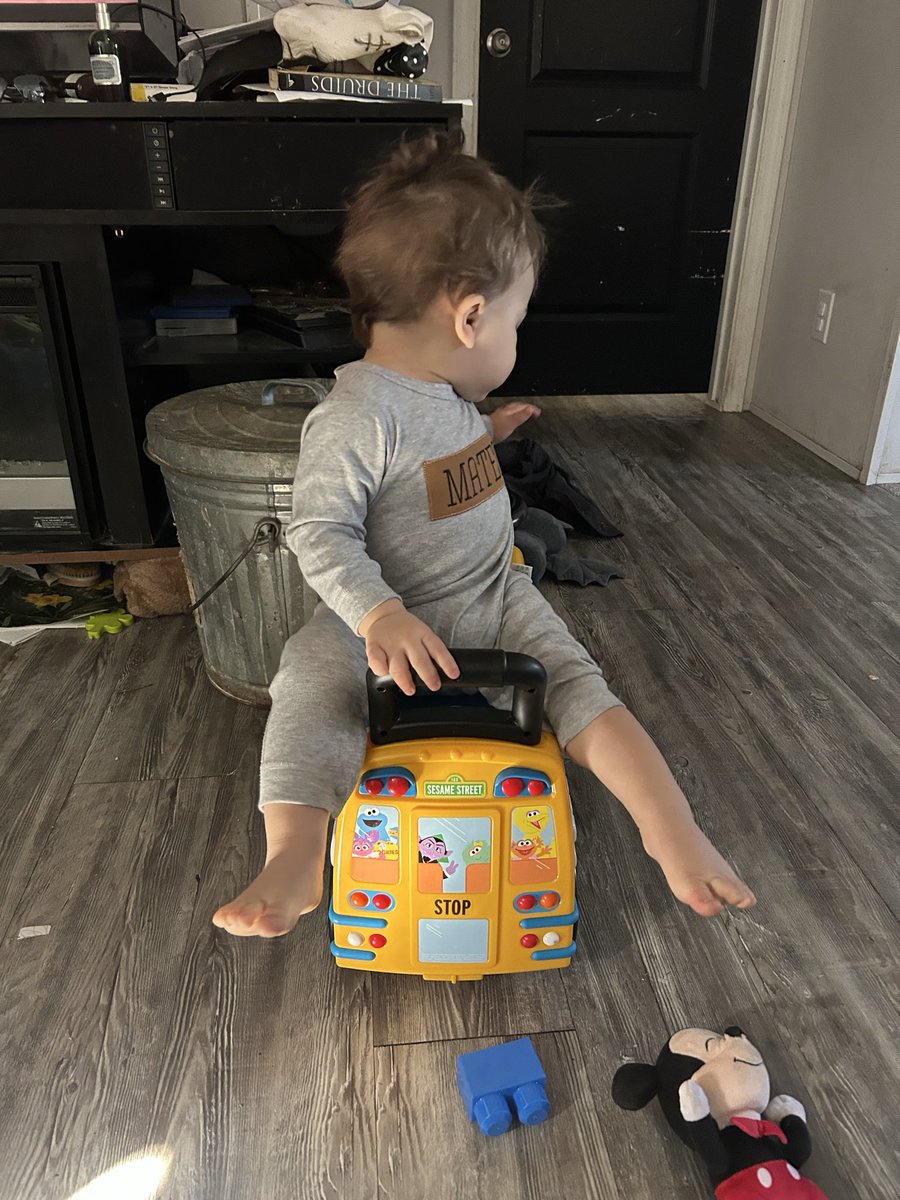 probablyjas's tweet photo. life update: raising a crazy toddler 🤣💙💙 https://t.co/sNIDayKU4n
