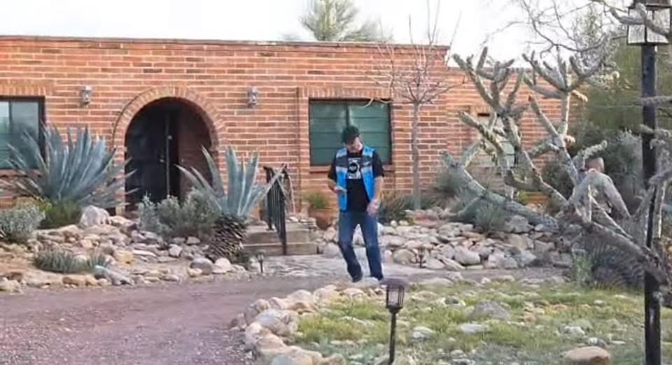 An Amazon delivery driver walked right up to the door of the Nancy Guthrie home. Not a police officer in sight. Nothing about the case makes any sense. #NancyGuthrie