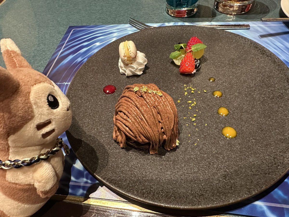 数年ぶりにコナ…くんのコラボレストランにも行ったんですが、今回のメニューすごーくおいしかったー😊😊
特に前菜のエビがのったやつ！！ボウルいっぱい食べたい✨