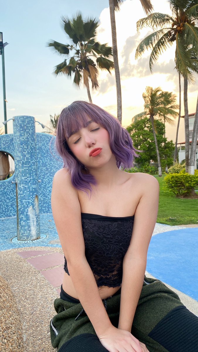 would u like this or like-like this? 😜 💕