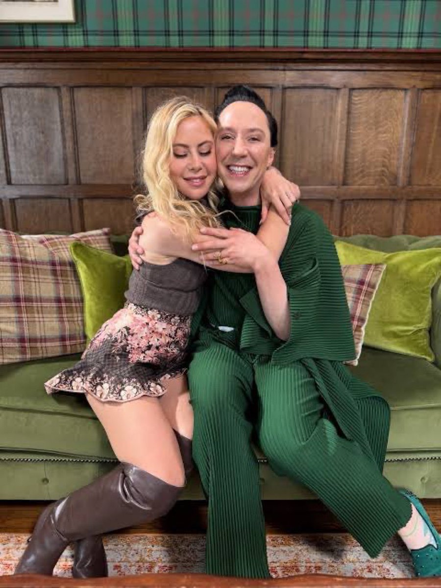 So there’s this ditzy olympian duo that survived banishment despite all the odds against them, kinda need these delusional besties to somehow win the game together #TheTraitorsUS