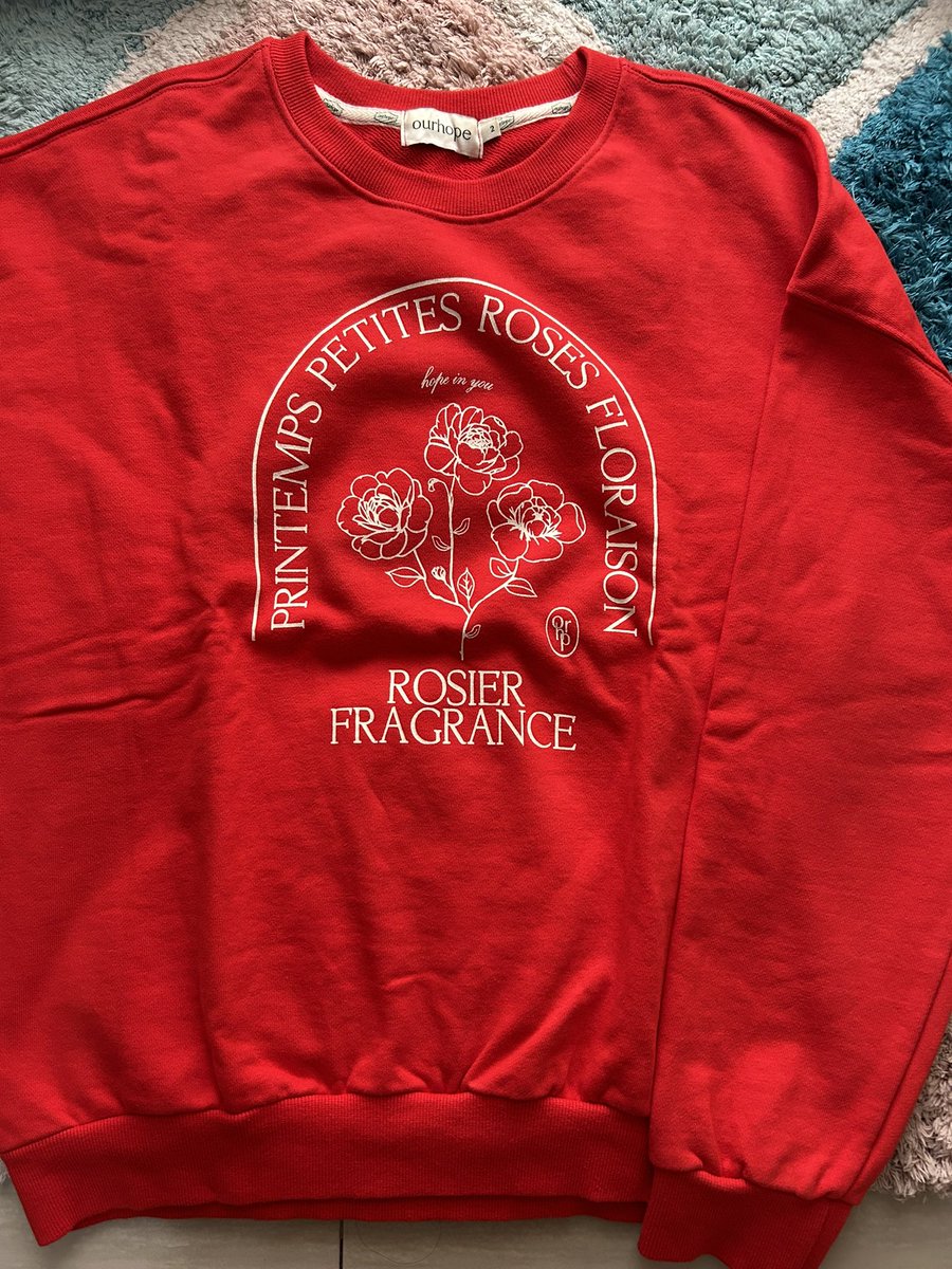 mulaiambis21's tweet photo. crewneck merah, ini bahannya adem msh cocok bgt dipake di indonesa🙂‍↔️ ld 120cm panjang 62cm. 💰60.000 #zonauangᅠᅠᅠ https://t.co/TwWBy68LrX