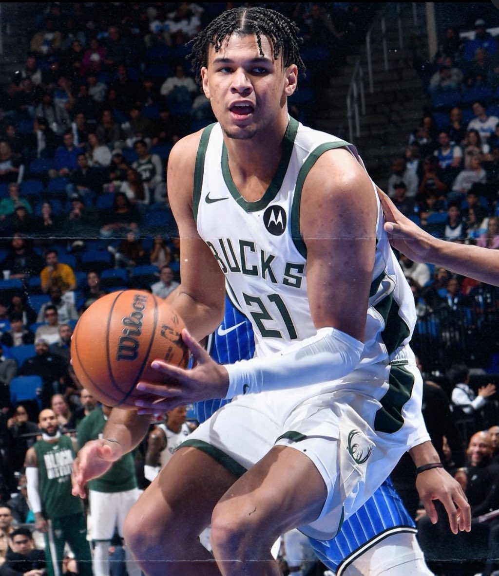 Bucks Lead tweet media