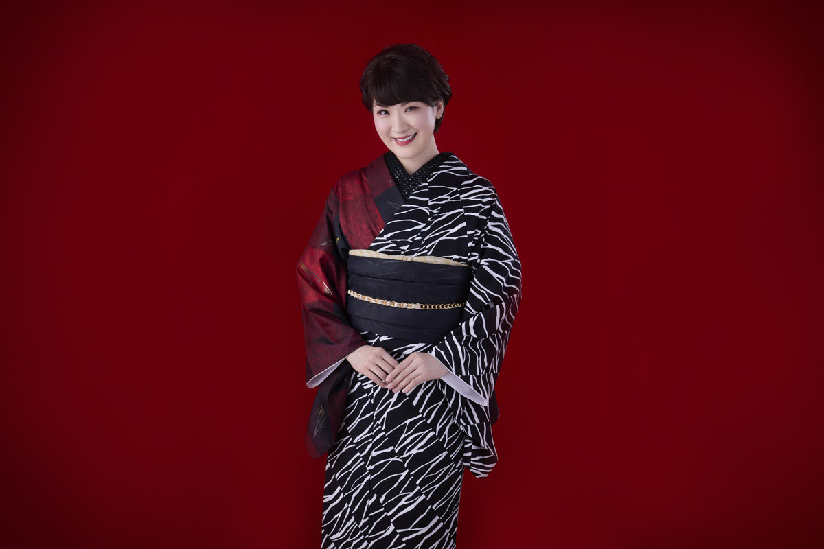 市川由紀乃 2026年5月13日 M1. 「ちりぬるを」 作詩：松井五郎／作曲：幸耕平／編曲：佐藤和豊 M2. 「こんな夜にはワルツでも」 作詩：松井五郎／作曲：幸耕平／編曲：佐藤和豊

僕の中に
ジャンルを越えて
いつも漂う感性がある
由紀乃さんは
それをしっかり
捕らえてくれる。
