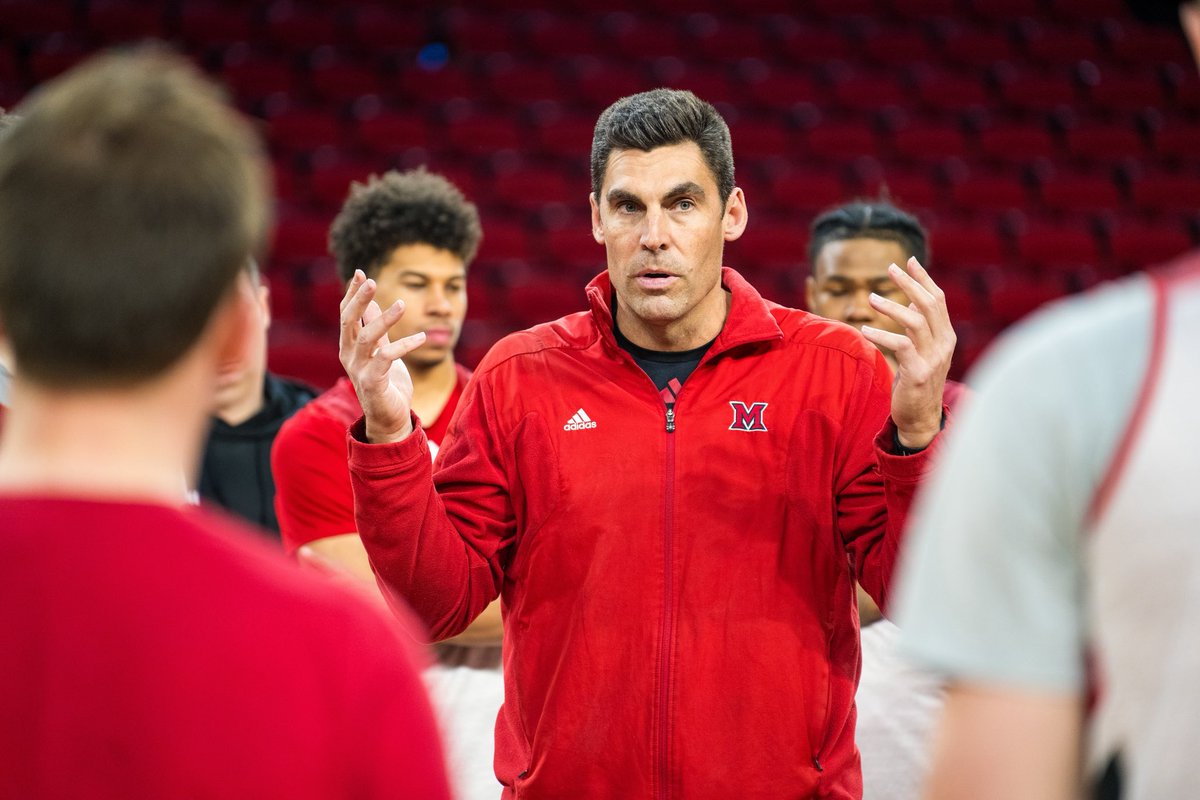 MiamiOH_BBall's tweet photo. Just an NBA All-Star helping out with practice @wallyball 

#UnFinishedBusiness || #MiamiMindset || #RiseUpRedHawks https://t.co/lVGJ5MKsA8