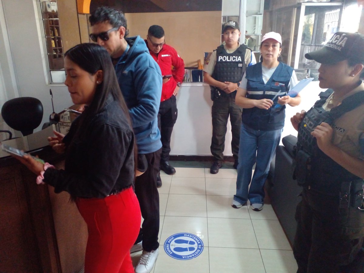 Realizamos operativos de control a establecimientos de alojamiento previo al feriado, con el objetivo de garantizar la calidad en la prestación de los servicios turísticos y la seguridad de nuestros visitantes. Seguimos trabajando por un turismo responsable y de excelencia. 🏨✅