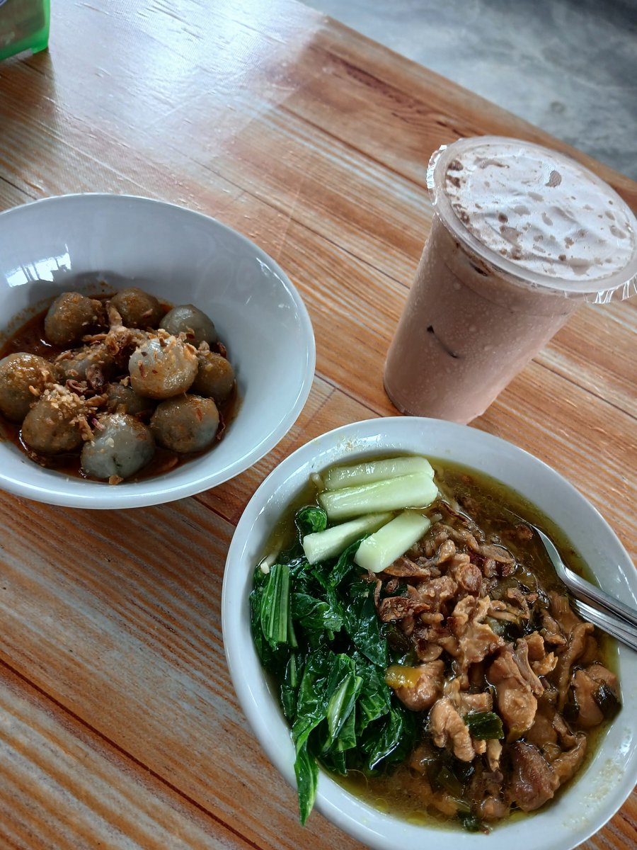 42025003f's tweet photo. @lunghagowayo Makan dulu nanti laper https://t.co/44aL5B7peL