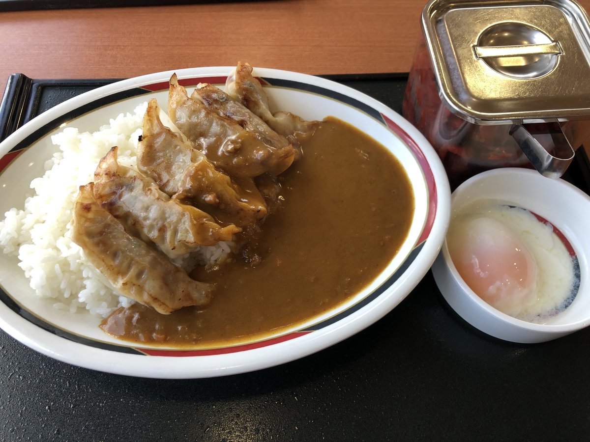 怖いか？カレーに餃子を乗せて食う道民が