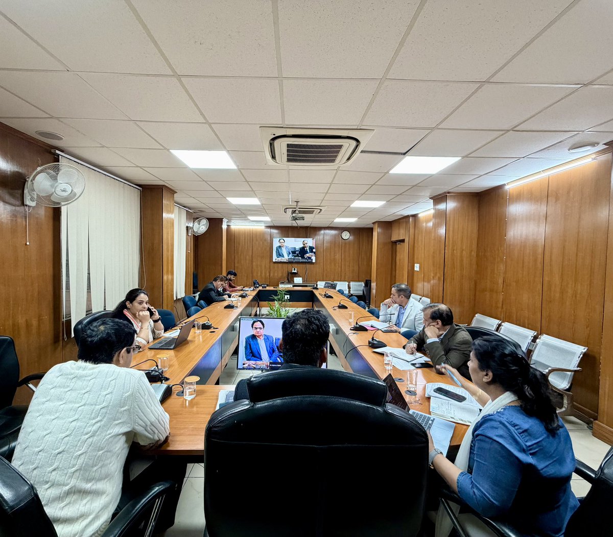 ई-स्वास्थ्य संवाद

निदेशालय, चिकित्सा शिक्षा विभाग में चिकित्सा शिक्षा आयुक्त श्री <a href="/iasnareshgoyal/">Naresh Kumar Goyal</a> की अध्यक्षता में ई-स्वास्थ्य संवाद का आयोजन किया गया।

ई स्वास्थ्य संवाद में डीएमई एवं राजमेस (RAJMES) से संबद्ध मेडिकल कॉलेजों के साथ सार्थक एवं रचनात्मक संवाद किया गया। बैठक में