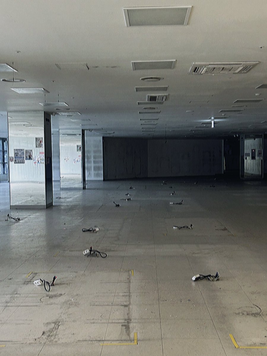 HighSunLight_GY's tweet photo. 일산 홈플러스가 이젠 전부 철수되어서 엄청 백룸같은 분위기가 되어버렸어... https://t.co/NLDUSlbpZz