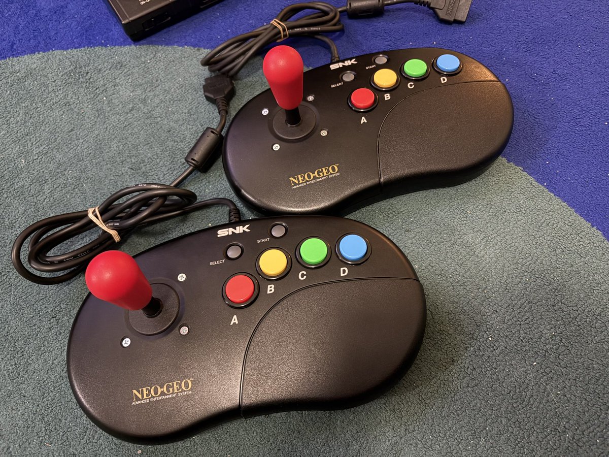 iFixRetro's tweet photo. Two Neo Geo bean joysticks just got upgraded with new premium Japanese arcade parts! Seimitsu LS-56 joysticks with bat tops and 24mm snap in buttons hooked up on the controllers! Play your Neo Geo games with precision and in style! https://t.co/zBJcPAlM3Z