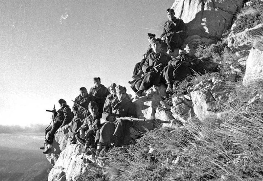 TheGreekPatriot's tweet image. 13 Φεβρουαρίου 1949 - Μάχη της Φλώρινας.

Σημαντική νίκη για τον Ελληνικό Στρατό, ενάντια στους κομμουνιστές και τους συμμάχους τους (αλβανούς, βούλγαρους, γιουγκοσλάβους).

Η αρχή του τέλους για τους κομμουνιστές.

#Florina #Macedonia #Greek #Orthodox #Greece #Hellas #Hellensim.