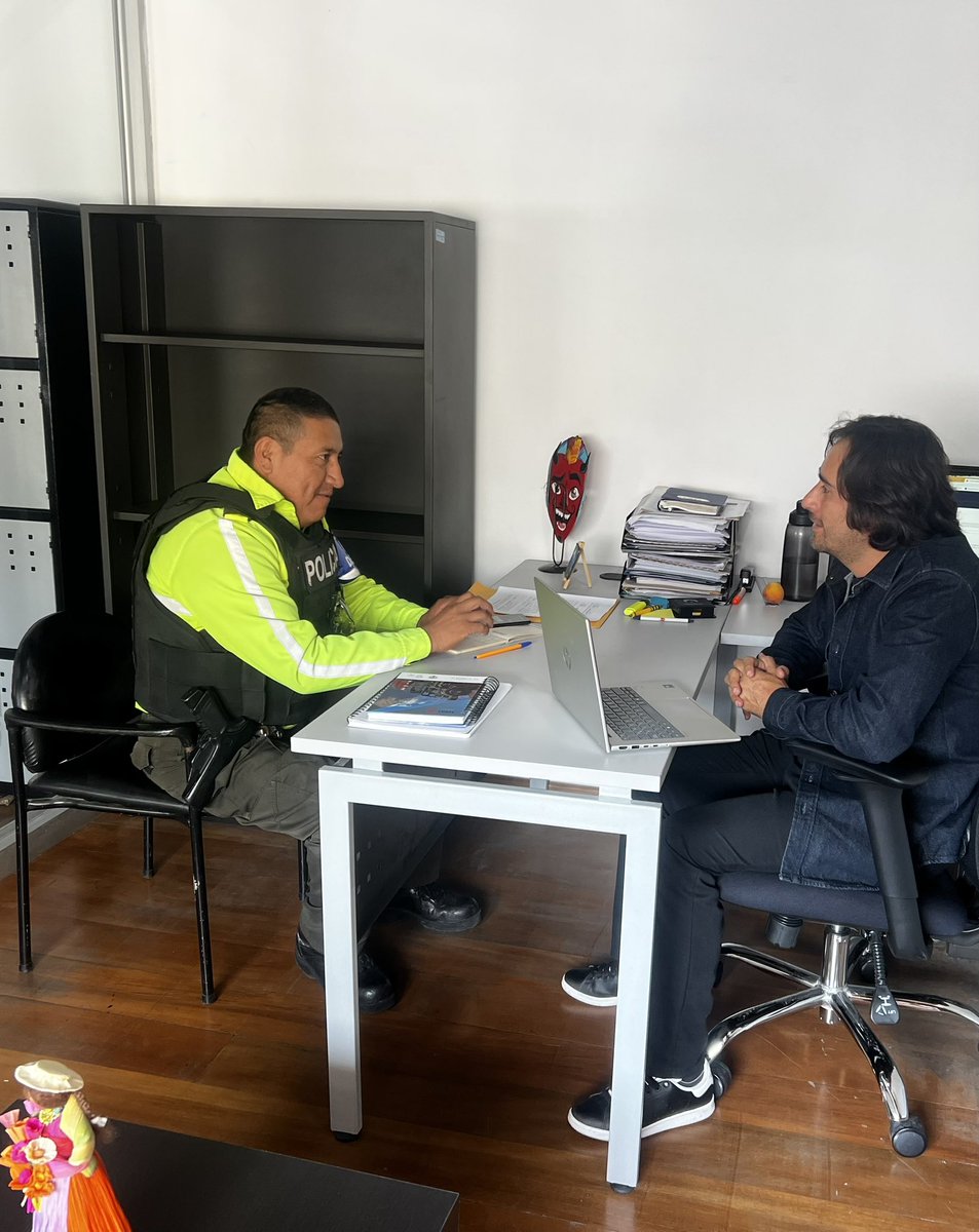 Trabajamos con la <a href="/PoliciaEcuador/">Policía Ecuador</a> de Turismo para planificar estrategias de seguridad y fortalecer la promoción en sitios de alta afluencia turística durante el feriado. Sumamos esfuerzos para brindar experiencias seguras y ordenadas a nuestros visitantes. 🚓🏞️ #TurismoSeguro