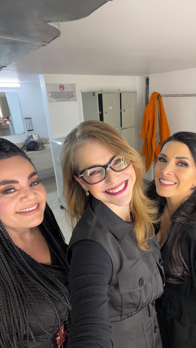 the holy trinity 🧎🏻‍♀️‍➡️🤍

MONOLOGOS EL MUSICAL