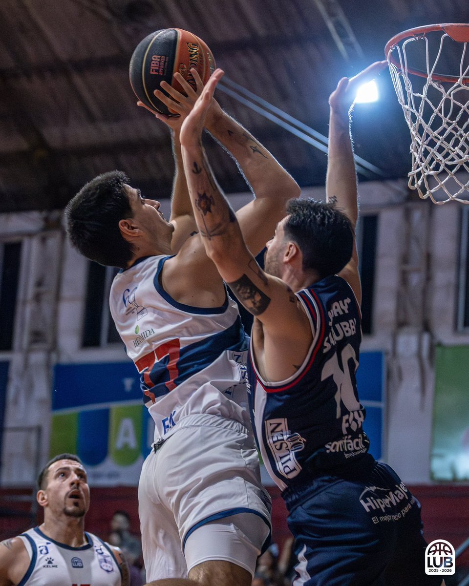 CortinaDirecta's tweet image. #LUB | Defensor 𝟖𝟐-𝟕𝟑 Nacional

Ganó un partido clave el fusionado y mantiene más vivas que nunca sus chances de playoffs. Aprovechó las flaquezas defensivas de la visita para marcarle la cancha de arranque, luego manejó el trámite en todo momento. #Weaver puso 21, #Soto 16