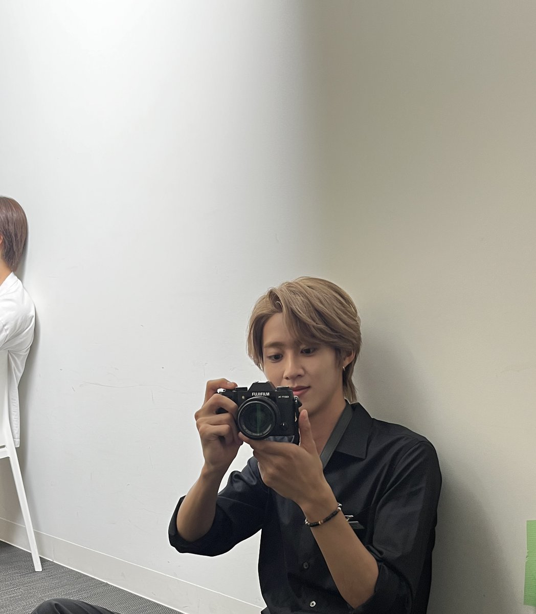 𓊆 📸 𓊇

そのカメラはもしかして…👀？

⋰
　📅次回𝟮月𝟭𝟵日㊍深夜𝟮𝟱:𝟮𝟬～放送📺
　𝙁𝙊𝘿🔗fod.fujitv.co.jp/title/80w2/
　𝙏𝙑𝙚𝙧🔗tver.jp/series/srzn1o0…
⋱

いいね💗お気に入り登録も
よろしくお願いします🕊💫

#ドラマコスラバ 
#奥野壮 #曽野舜太