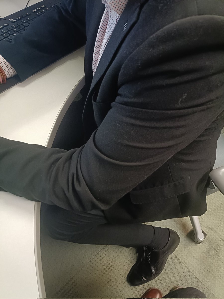 RichardoTapia's tweet photo. 😈🔥 este hetero casado del trabajo siempre anda mostrando bulto 🤤 quieren ver qué pasó?
#vergon #heterovergón #bicurioso https://t.co/PxDT9VqqhB