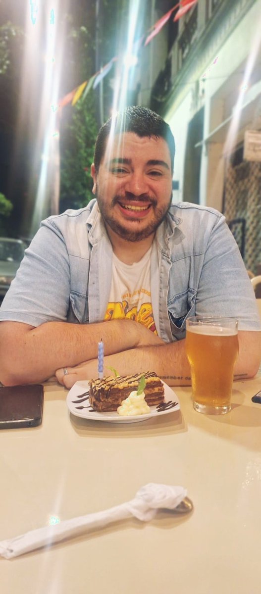 De esta manera empezamos los 30 🎂🎉

Quiero agradecerles a todos por tomarse el tiempo de escribirme sus mensajes y por darme todas sus muestras de afecto.

Les mando un abrazo enorme a todos!