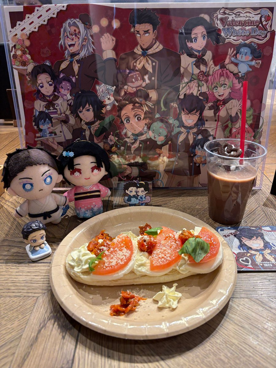 daizylapi's tweet image. 義勇さんバースデー期間とVD&amp;amp;WDイベントが重なる時期にFF様にお誘いいただき、カフェ参戦できました。
ありがとうございます♪
ドリンクコースターはFF様に義勇さんと交換していただき天元様ゲット。
ドリンク甘過ぎなので後期は変わって欲しい。
義勇さんBDランチョンが笑顔なのがちょっとウケた(笑)