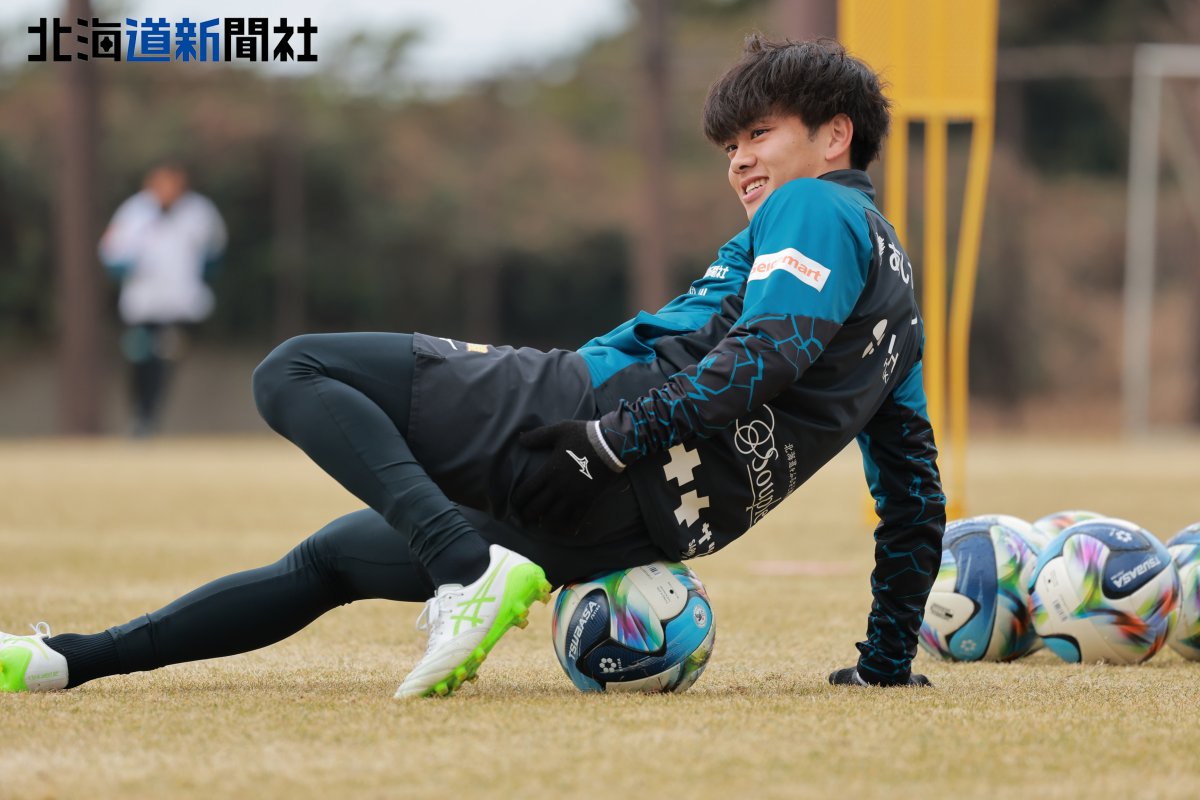 コンサドーレ は13日、曇天の千葉でキャンプ中です。パス回しやミニ