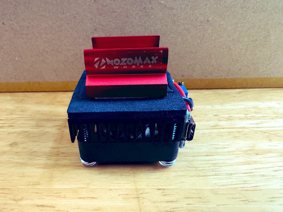 iyaiyabouzu's tweet photo. 届いた‼️
早速開封して電源入れてみたけど
これいい‼️
今までモーター慣らししていた環境の問題点が色々解決しそう😆
それよりなりより見た目のカッコ良さで
所有感が高くてガジェットとして眺めていられる🤩
早く使ってみたい
#NOZOMAX
#MAXCOOLING https://t.co/Ut49O78kwU