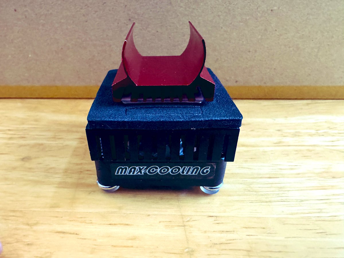 iyaiyabouzu's tweet photo. 届いた‼️
早速開封して電源入れてみたけど
これいい‼️
今までモーター慣らししていた環境の問題点が色々解決しそう😆
それよりなりより見た目のカッコ良さで
所有感が高くてガジェットとして眺めていられる🤩
早く使ってみたい
#NOZOMAX
#MAXCOOLING https://t.co/Ut49O78kwU