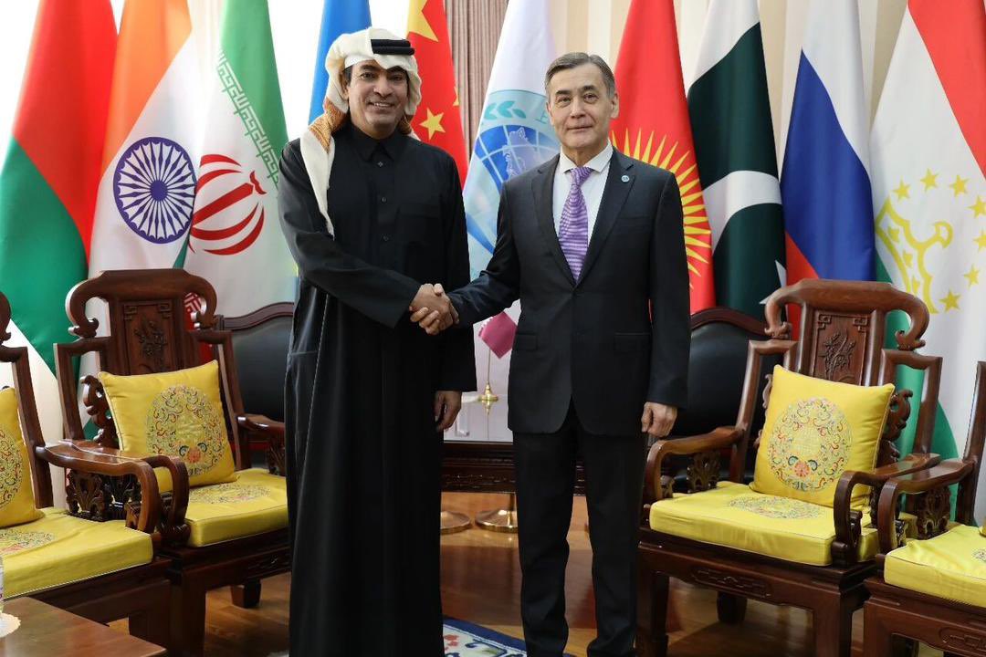QatarEmb_China's tweet photo. التقى سعادة السفير محمد الدهيمي بسعادة السيد نورلان يرماكبايف الأمين العام لمنظمة شنغهاي للتعاون، في مقر الأمانة العامة. وأعرب الجانبان عن ارتياحهما لتطور العلاقات بين المنظمة وقطر، وبحثا سبل تعزيز التعاون وتعميق الشراكة مع الدول الشريكة في الحوار. https://t.co/VlhLFxV2es