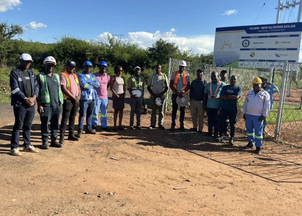 newswireZW's tweet photo. The new 10.8MW Glovers Solar Park in Munyati, near Kwekwe, has been commissioned and connected to the ZESA grid. The project is being developed by New Glovers Solar and New Sahara Ventures.

Glovers CEO Clever Chinoda says this is the first phase of a 110MW project.

Zimbabwe has a power shortage and has licensed nearly 2,000MW of solar projects. But most of these have not taken off because investors are worried about currency risks and low tariffs.

To address this, Government has signed agreements with some developers. These deals guarantee cost-reflective tariffs, a confirmed power buyer, and the assurance that they can repatriate profits.