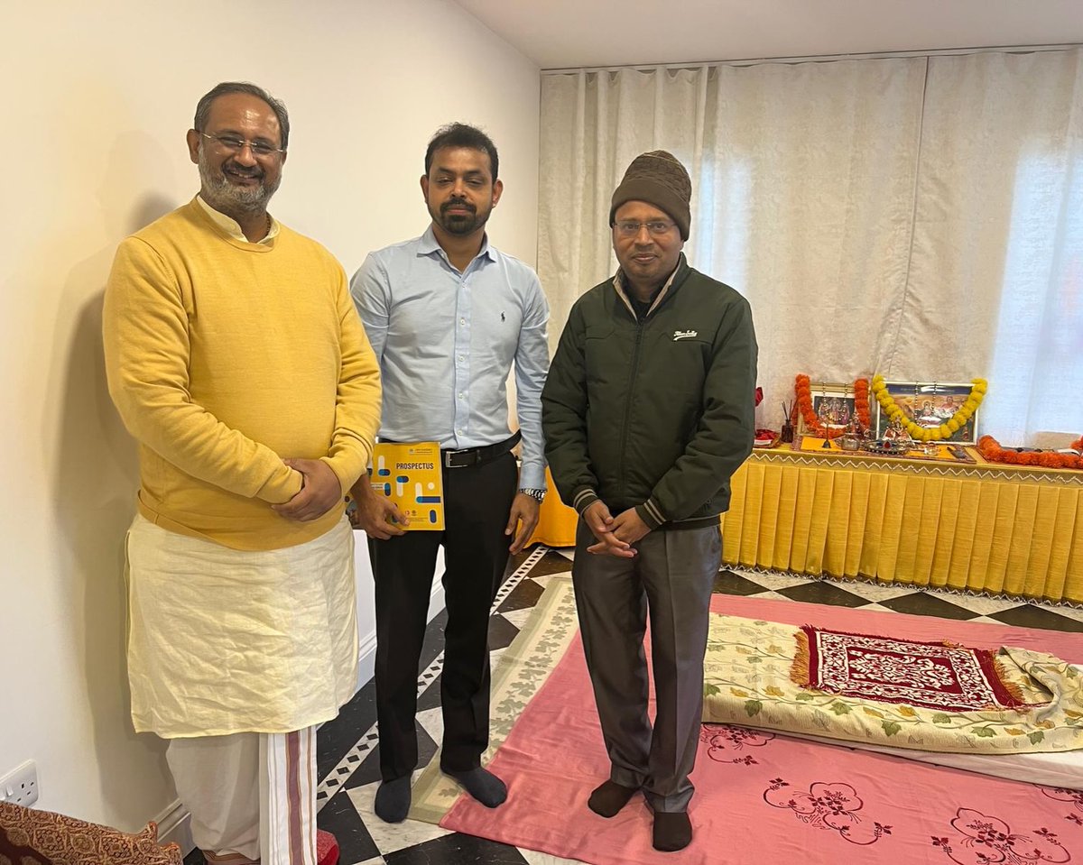 awgpofficial's tweet photo. लंदन प्रवास: गायत्री परिवार से आत्मीय संवाद एवं हाउस ऑफ लॉर्ड्स में गरिमामयी भेंट
#LondonVisit #GayatriParivar #ChinmayPandya #GlobalSpiritualMission #IndianCultureGlobal #SpiritualLeadership #CulturalHarmony #GlobalValues #HouseOfLords #AWGP #SevaAndSpirituality #GlobalDialogue https://t.co/xNyJ5ng9Yj