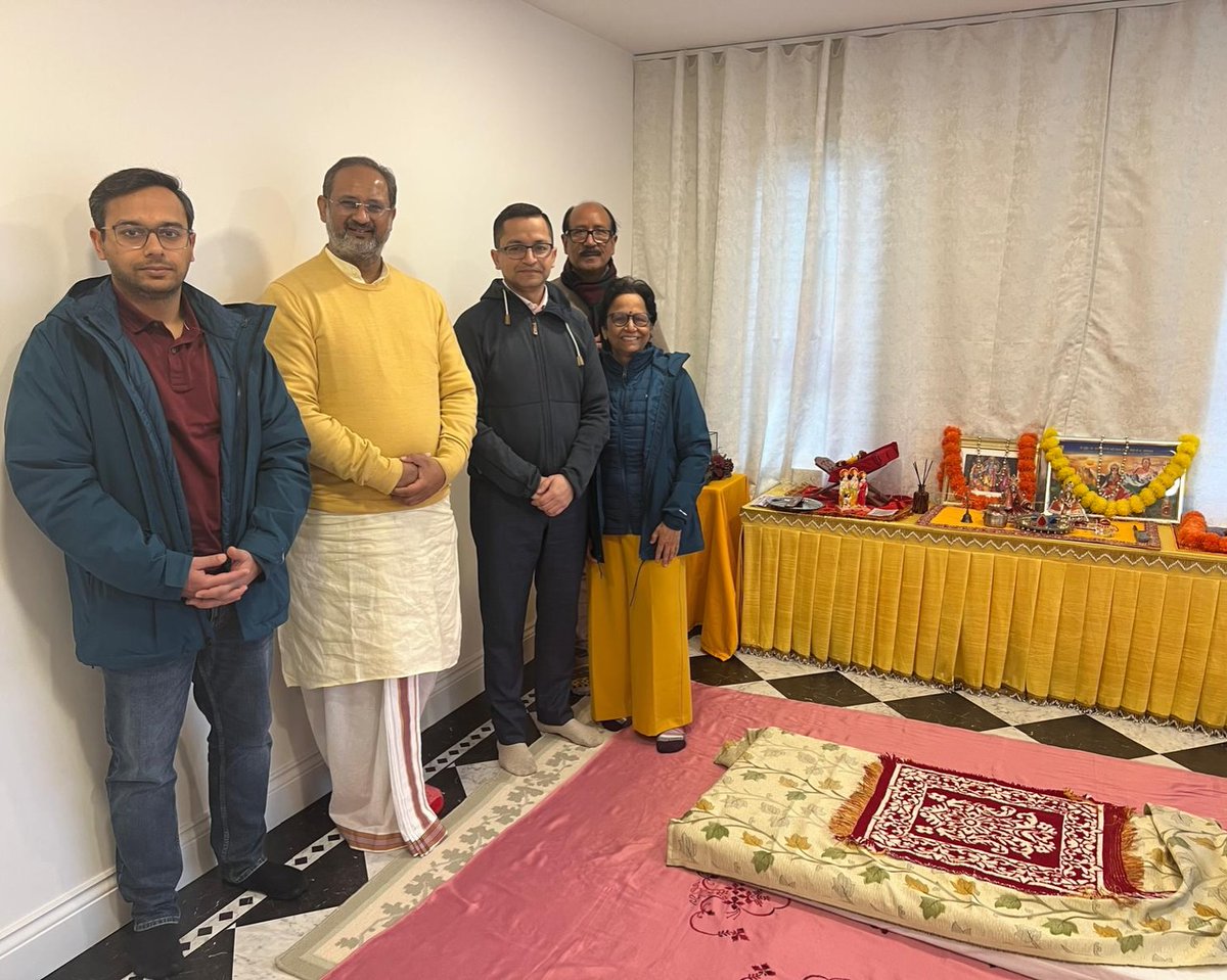 awgpofficial's tweet photo. लंदन प्रवास: गायत्री परिवार से आत्मीय संवाद एवं हाउस ऑफ लॉर्ड्स में गरिमामयी भेंट
#LondonVisit #GayatriParivar #ChinmayPandya #GlobalSpiritualMission #IndianCultureGlobal #SpiritualLeadership #CulturalHarmony #GlobalValues #HouseOfLords #AWGP #SevaAndSpirituality #GlobalDialogue https://t.co/xNyJ5ng9Yj