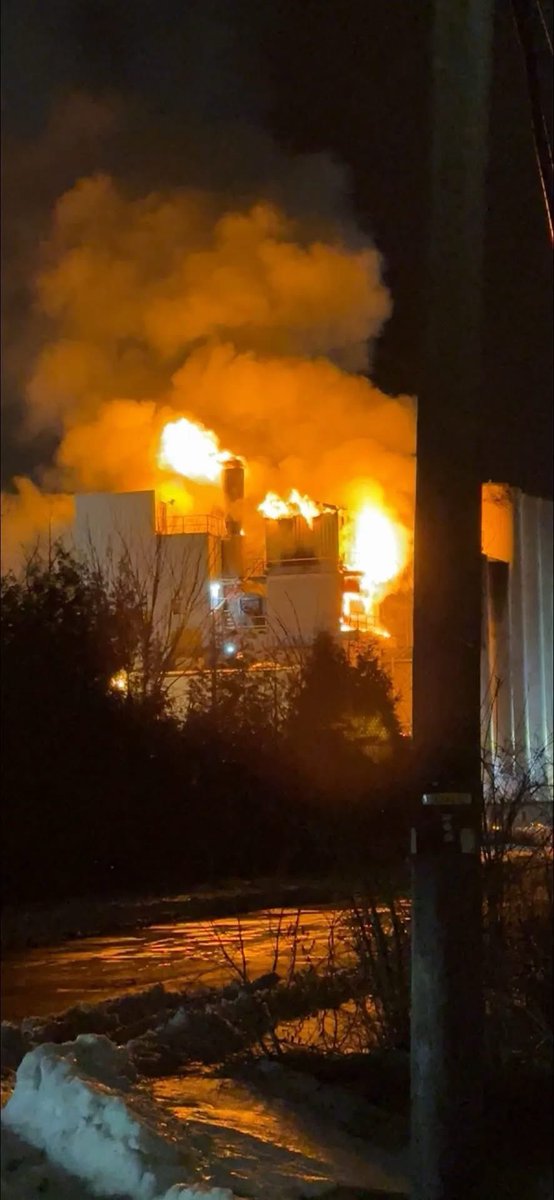 DEVELOPING: Large fire breaks out at American Custom Drying Headquarters in Burlington Township, New Jersey. - local reports