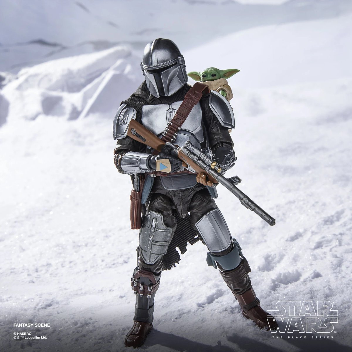 sw_holocron's tweet photo. Din Djarin wields a rifle in the new THE MANDALORIAN AND GROGU Black Series https://t.co/NuhtpzDosx