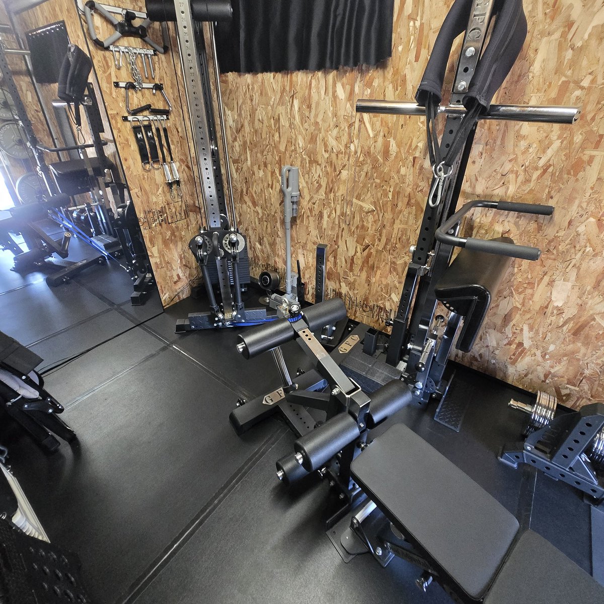 子供からもらって初めて40℃超えの熱でて1.5日ダウンしてた。 頑張って