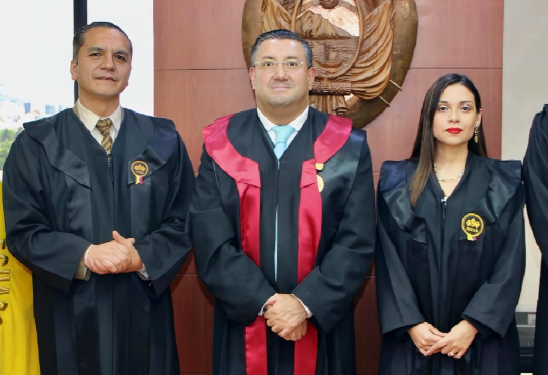 El mismo pasposo que nos entucó en la justicia al de la izquierda...

📌 Ahora nos va a entucar a la de la derecha.

¿De diablo a diablita? 😈⚖️