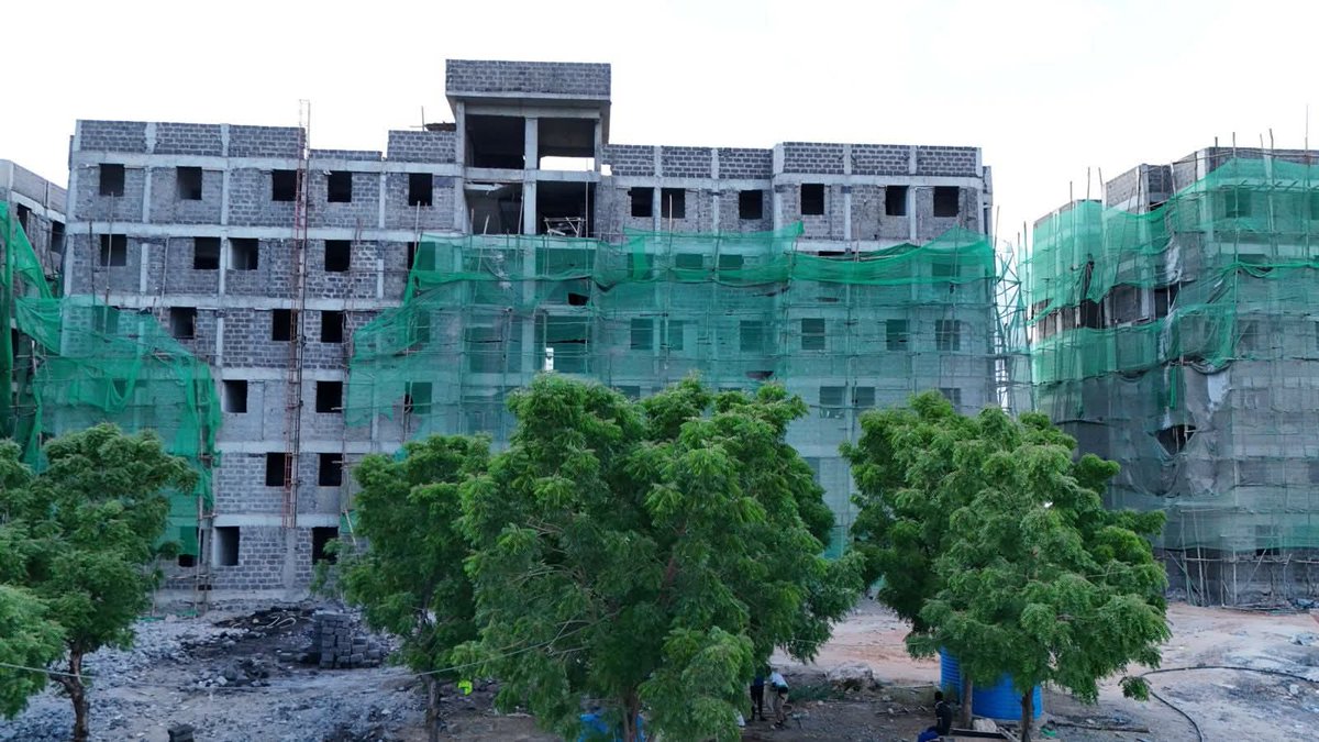 𝗚𝗮𝗿𝗶𝘀𝘀𝗮 𝗧𝗼𝘄𝗻𝘀𝗵𝗶𝗽 𝗔𝗳𝗳𝗼𝗿𝗱𝗮𝗯𝗹𝗲 𝗛𝗼𝘂𝘀𝗶𝗻𝗴 𝗣𝗿𝗼𝗷𝗲𝗰𝘁

The Garissa Township Affordable Housing Project is steadily progressing and is set to enhance access to decent and affordable housing in Garissa County.

This transformative development, located