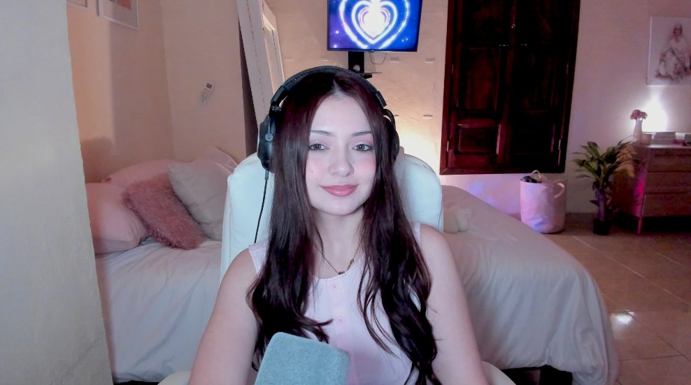 racha de 7 streams omg.

🔗marianrogg en twitch.