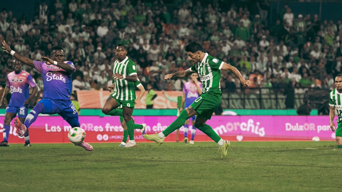 nacionaloficial's tweet photo. Definición perfecta de Milton Casco ⚽️🔥 https://t.co/d5heJM2eL3