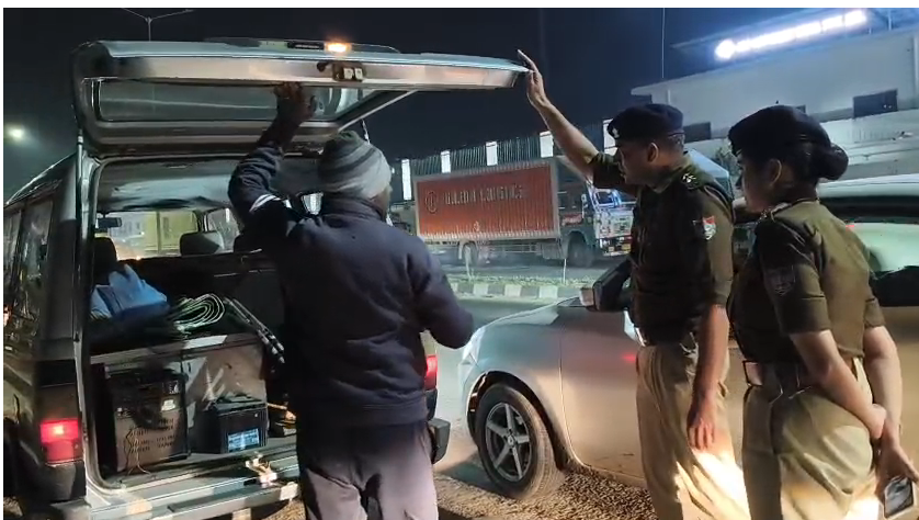 bstvlive's tweet image. रूद्रपुर : कांवड़ यात्रा को देखते हुए चेंकिग अभियान

➡बॉर्डर इलाके चला सघन चेंकिग अभियान
➡एसएसपी के निर्देशों पर चला अभियान
➡कांवड़ यात्रा शांतिपूर्ण संपन्न कराने का लक्ष्य

#Rudrapur #KawadYatra