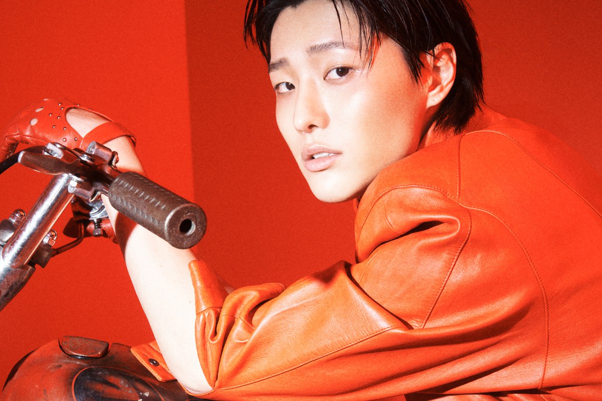 kbsworld_enter's tweet image. 우즈, 선공개곡 ‘CINEMA’·‘Bloodline’으로 컴백 신호탄…
발매 직후 차트 최상위권 안착
우즈 첫 정규 앨범 ‘Archive. 1’ 선공개곡 ‘CINEMA’ · ‘Bloodline’
발매 직후부터 차트 최상위권 안착하며 정규 1집 청신호

[제공: EDAM엔터테인먼트]

#우즈 #WOODZ #조승연