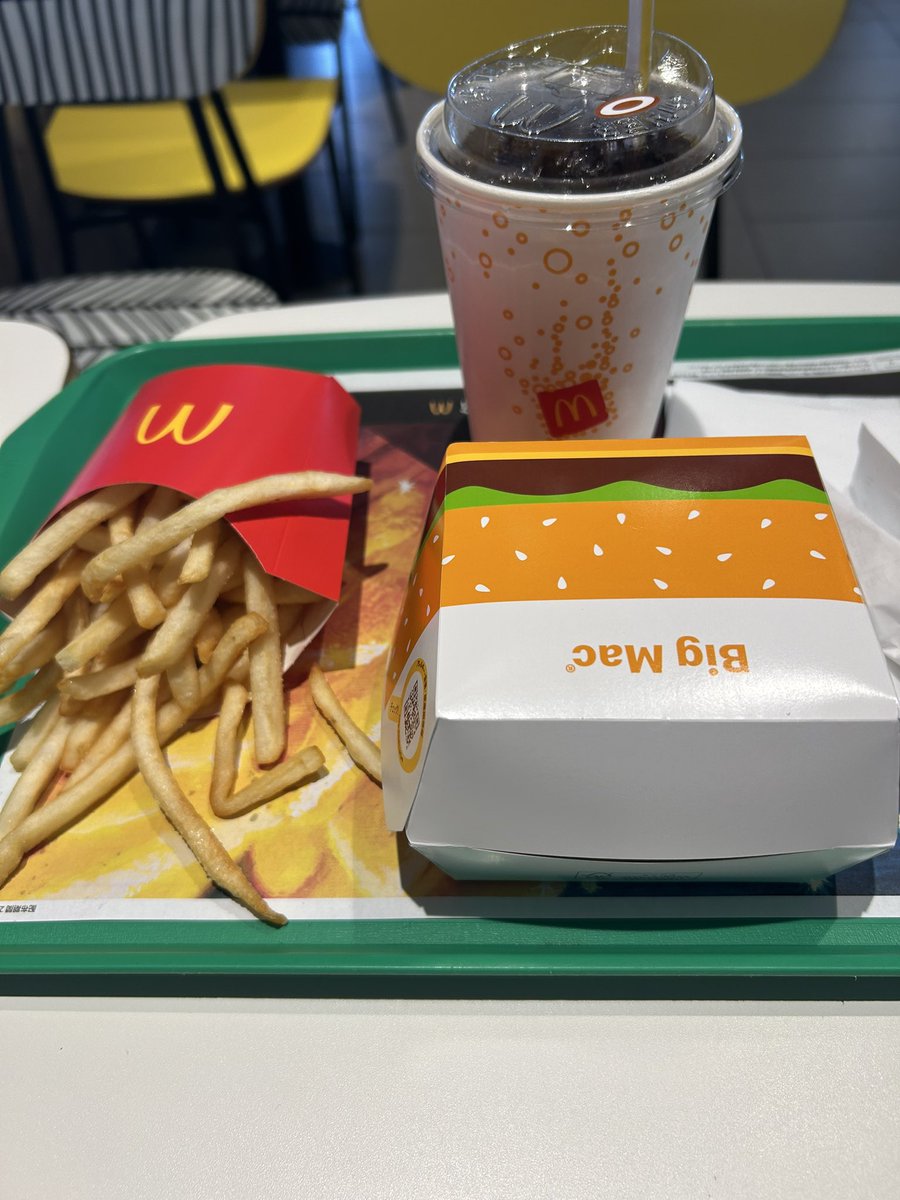 日本マクドナルドでビッグマックセットを食べます