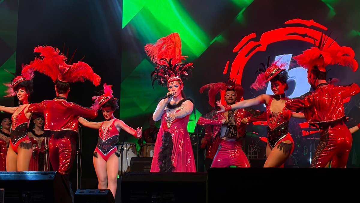 coladoscarnaval's tweet photo. Así pasaba Revista Carambola por su segunda rueda en el Teatro de Verano👇🏻

#ElVerdaderoCarnaval lo vivs por Colados🚛 https://t.co/G3LDcACX1B