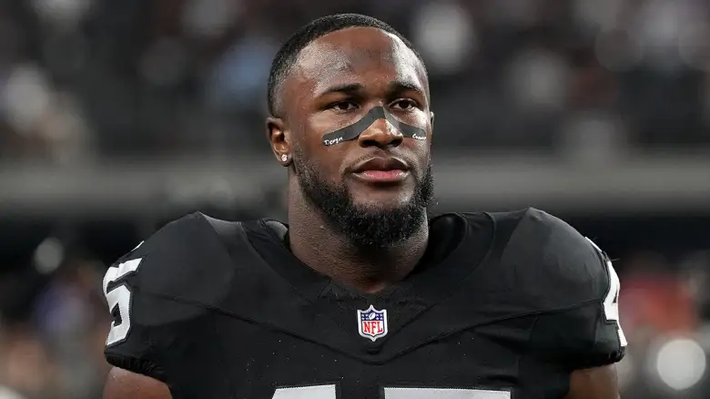 🚨NFL RUMORS
#Saints are expected to have interest in  #Raiders Free Agent LB Devin White. 

White, who had a great season with Las Vegas could be a change to return home; he played at #LSU