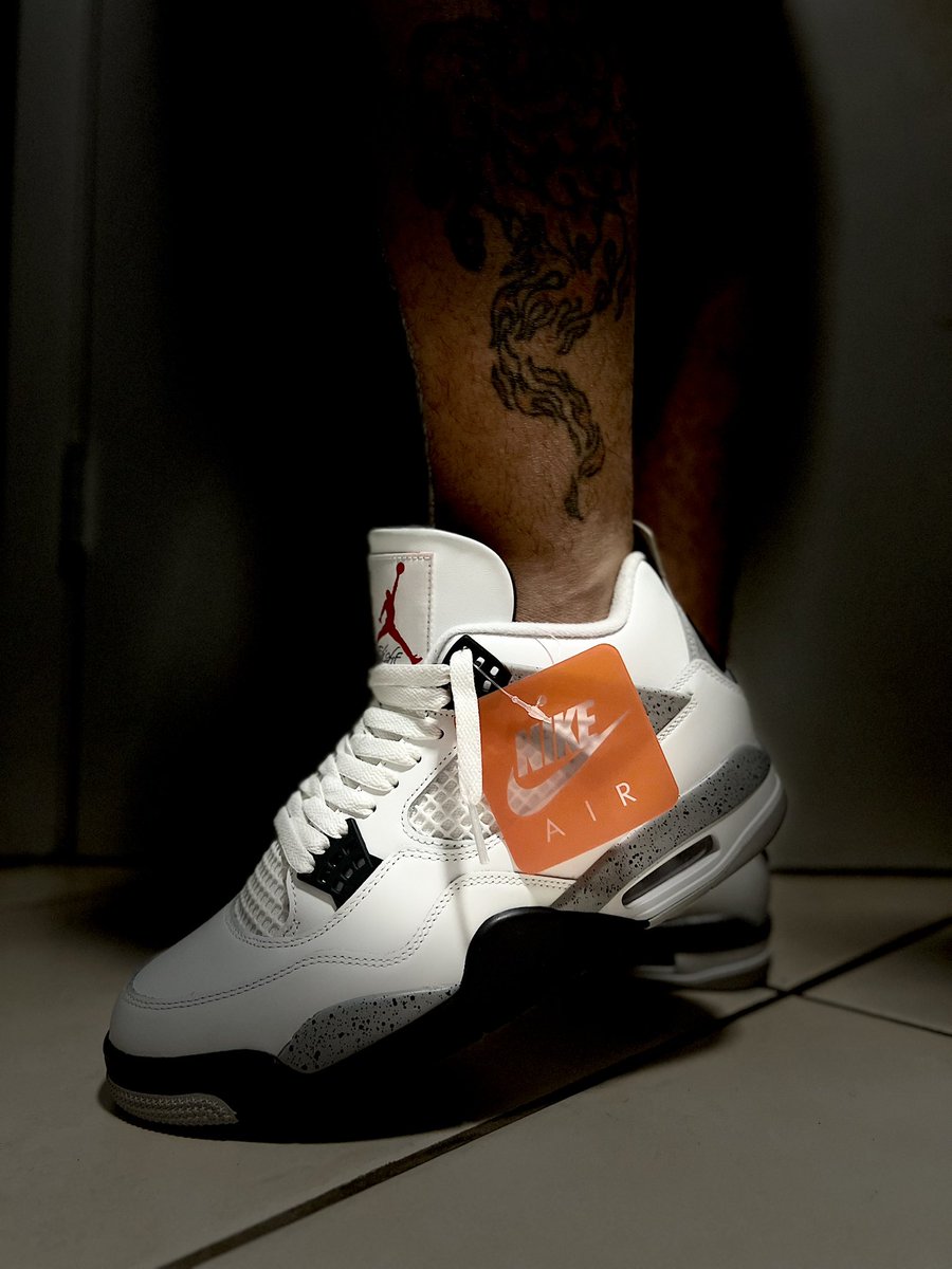Tr3sMilagros's tweet image. #BHMKOTD5 Day 12 - Men are From Mars
Wouldn’t be right if I didn’t honor Spike Lee/40 acres and a Mule. Sneakers always played a role in the early stories he told. 
Air Jordan 4 White Cement. @JerLisa_Nicole