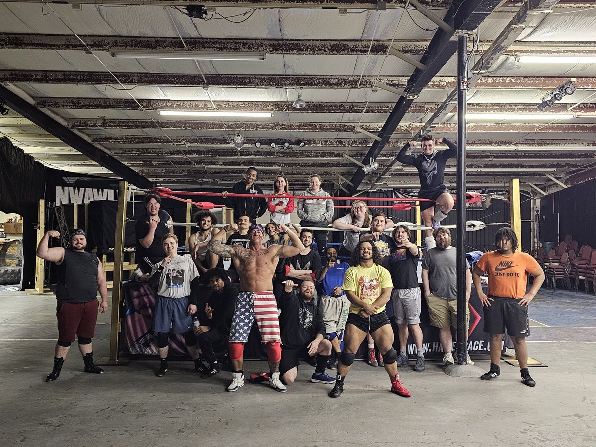 worldleaguewlw's tweet photo. Thursday night training classes are growing and so is the Academy! Great job this week to everyone! 👑 https://t.co/yQPAL6Pm9X