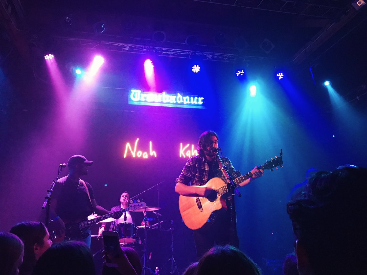 b ⭐️ tweet media