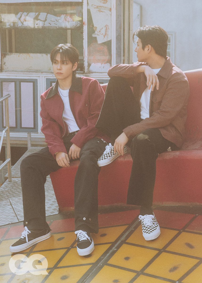 구필이가 뭘보냐고 짜증내면 너 본거 아닌데? 함 그래놓고 눈만 굴려서 슬쩍슬쩍 쳐다봄 서로 영원히 의식함