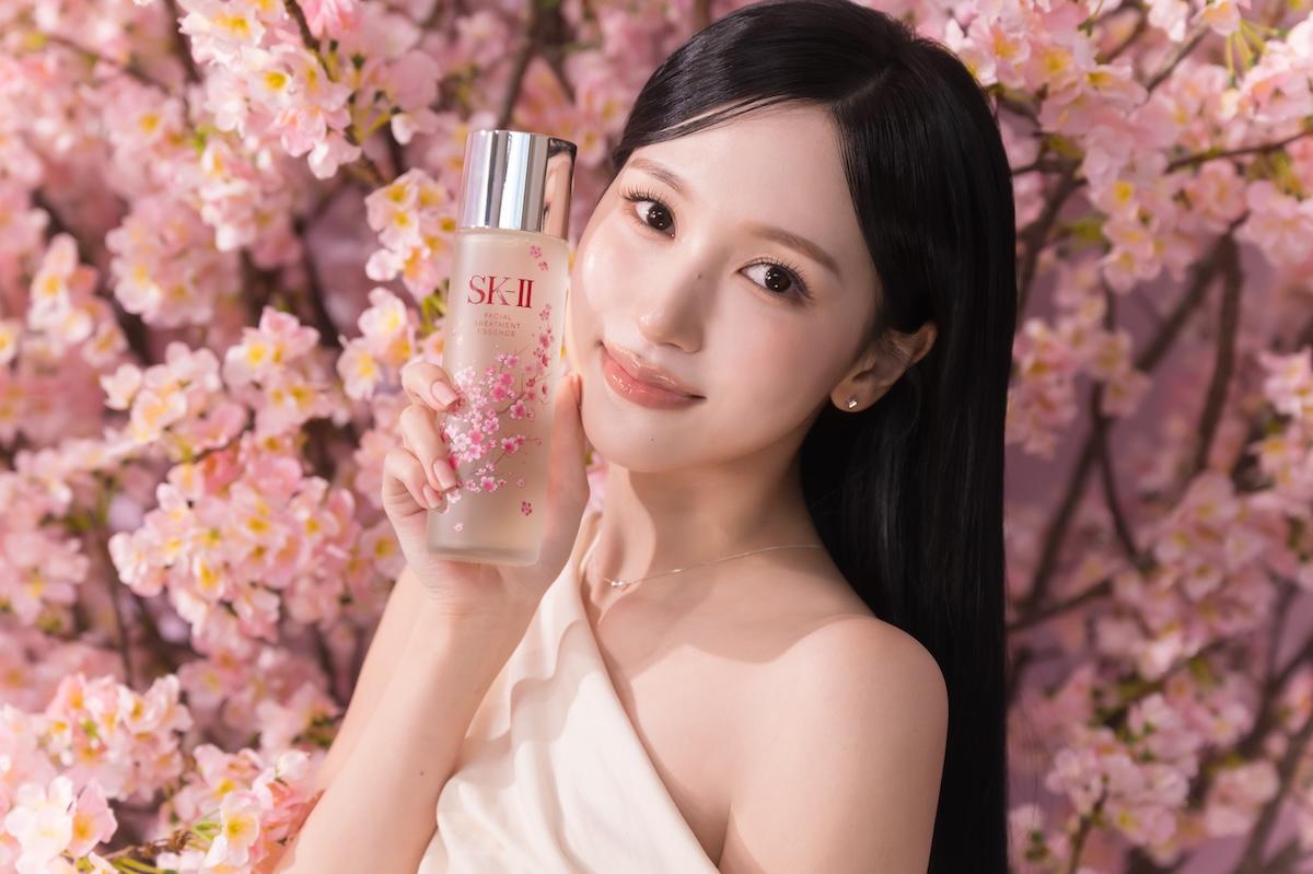 TWICEミナが「SK-II」イベントに来場 桜限定デザインボトルキットの