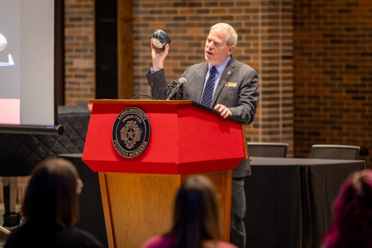 LewisUniversity's tweet image. Yesterday’s #LewisU Substance Use &amp;amp; Alcohol Abuse Awareness event gave our Aviation students real-world insight into the challenges and expectations they'll face in the aviation profession. 

Commitment to safety strengthens our entire community. 

#AviationSafety