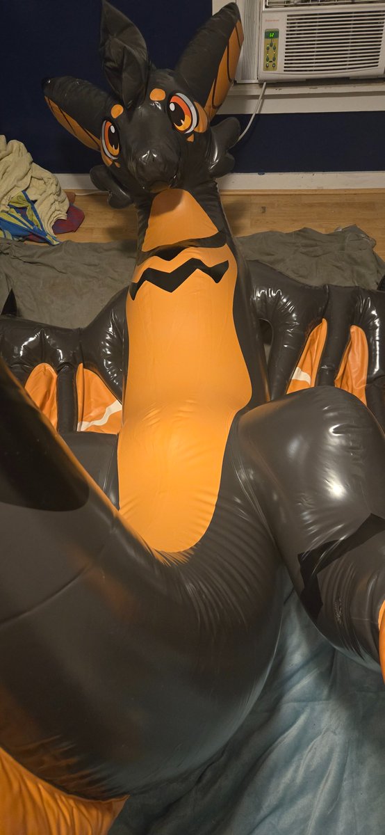 CinTheBat's tweet photo. Its time for a new squeak from @FactoryCreature 

Meet zippy! Oh my god I love this bat so much. So soft and the wing hugs are amazing! Definitely not biased. Not one bit. https://t.co/4fIQ0zFBMR